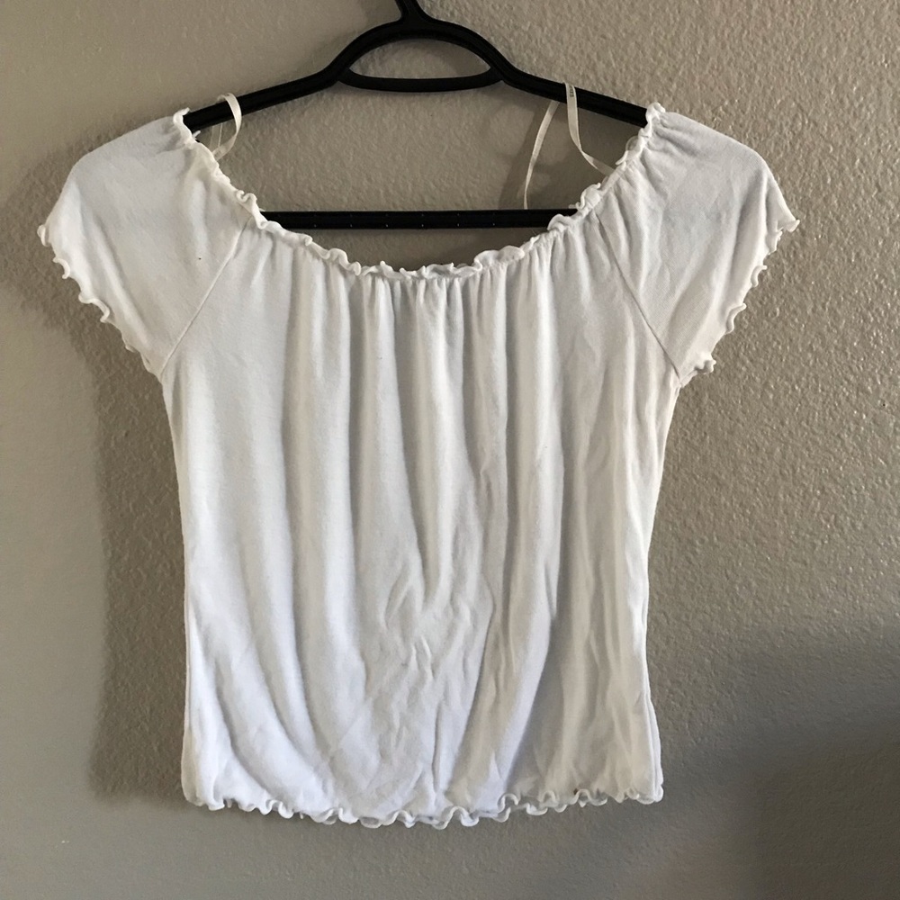 White lettuce cut off the shoulder crop top